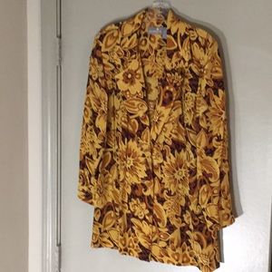 Liz Claiborne Lady’s top/jacket; Size 8.